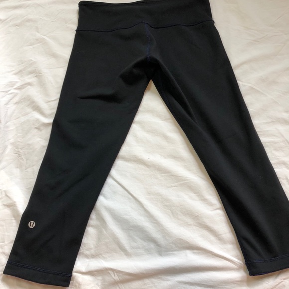 ❤️SOLD❤️ Reversible Lululemon Cropped Wunder Under - Picture 9 of 10